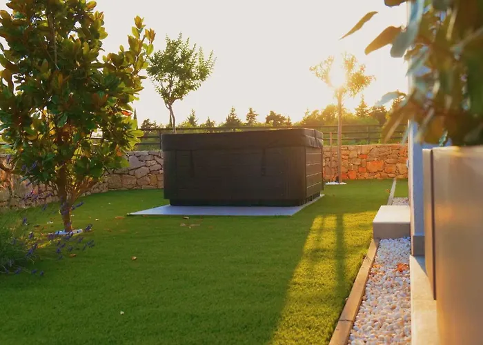 With Pool In Kornic-insel Krk 55147 Villa