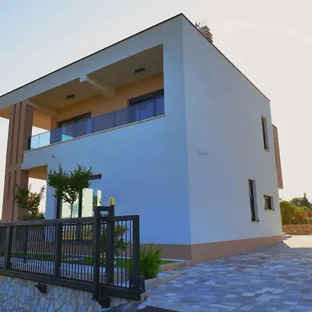 Villa With Pool In Kornic-insel Krk 55147 *